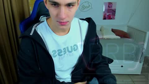 Snapshot of frank_mooree chatting on 11-17-25, 04:51 Frank online show from 11-17-25, 04:51