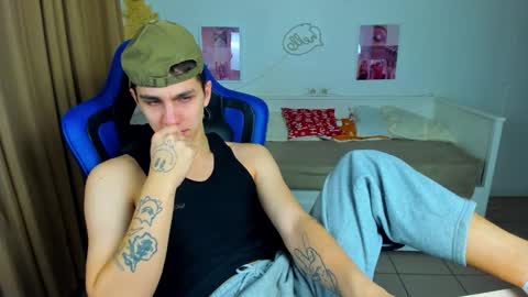 Snapshot of frank_mooree chatting on 12-05-25, 05:27 Frank online show from 12-05-25, 05:27