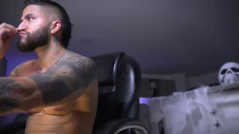 Snapshot of frankfarrellx chatting on 10-26-25, 03:12 Frank Farrell. Hey remember to give me a thumbs up Ty online show from 10-26-25, 03:12