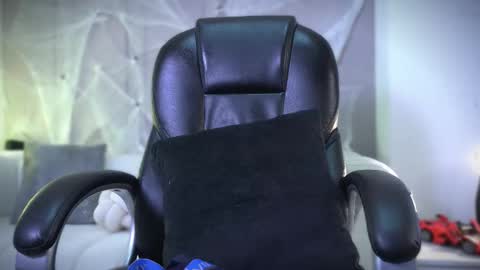 Snapshot of frankfarrellx chatting on 11-03-25, 09:27 Frank Farrell. Hey remember to give me a thumbs up Ty online show from 11-03-25, 09:27