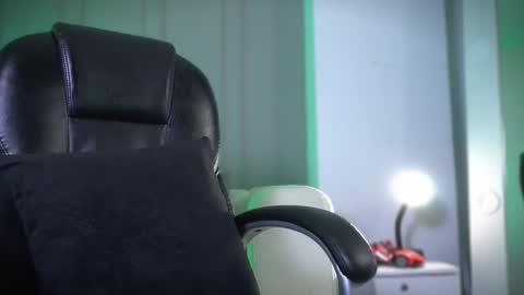 Snapshot of frankfarrellx chatting on 11-11-25, 10:32 Frank Farrell. Hey remember to give me a thumbs up Ty online show from 11-11-25, 10:32