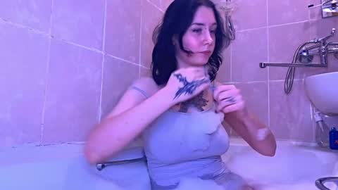 Snapshot of frau_basted chatting on 12-18-24, 05:00 mistress Bastet and mintcola online show from 12-18-24, 05:00