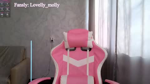 Snapshot of frauchocolate chatting on 02-26-25, 11:20 Alice online show from 02-26-25, 11:20
