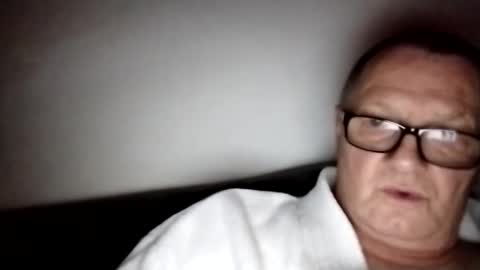 Snapshot of frauenfeind1 chatting on 12-31-24, 05:29 Wolfi online show from 12-31-24, 05:29