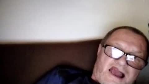 Snapshot of frauenfeind1 chatting on 10-30-25, 01:56 Wolfi online show from 10-30-25, 01:56