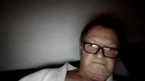 Snapshot of frauenfeind1 chatting on 12-16-25, 05:29 Wolfi online show from 12-16-25, 05:29