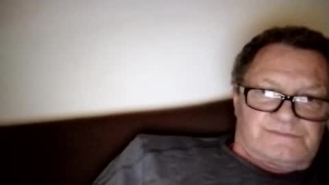 Snapshot of frauenfeind1 chatting on 12-21-25, 01:07 Wolfi online show from 12-21-25, 01:07