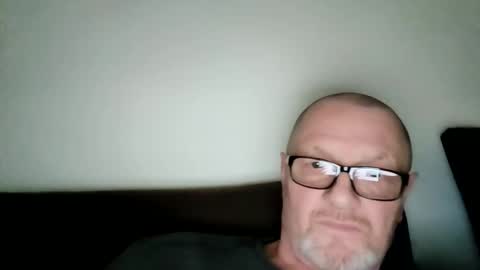 Snapshot of frauenfeind1 chatting on 02-17-26, 09:06 Wolfi online show from 02-17-26, 09:06