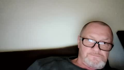 Snapshot of frauenfeind1 chatting on 02-25-26, 09:19 Wolfi online show from 02-25-26, 09:19