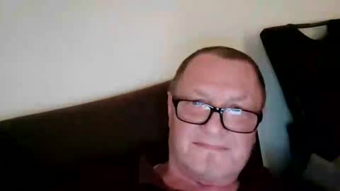 Snapshot of frauenfeind1 chatting on 03-25-26, 06:30 Wolfi online show from 03-25-26, 06:30