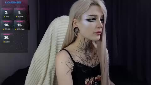 Snapshot of fraulein_mooon chatting on 01-03-25, 07:18 Asya UwU online show from 01-03-25, 07:18