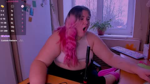 Snapshot of freakcute_friends chatting on 12-20-24, 10:27 Alice online show from 12-20-24, 10:27