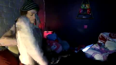 Snapshot of freaktwink420 chatting on 09-18-25, 10:06 Squirrel twink online show from 09-18-25, 10:06