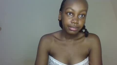 Snapshot of freaky_beauty chatting on 05-27-26, 10:12 freaky_beauty online show from 05-27-26, 10:12