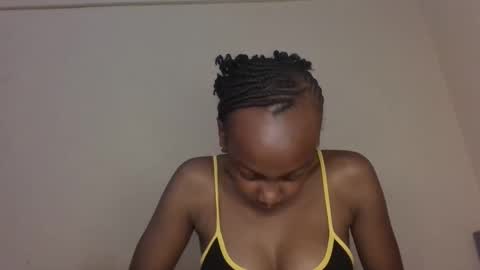 Snapshot of freaky_beauty chatting on 05-29-26, 12:58 freaky_beauty online show from 05-29-26, 12:58