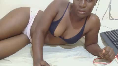 Snapshot of freaky_hearts chatting on 12-05-25, 03:30 ellina online show from 12-05-25, 03:30