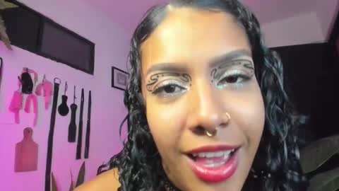 Lia Gomez online show from 12-17-25, 11:44