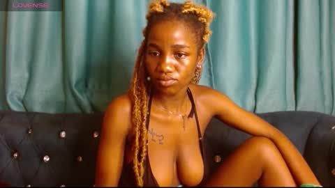 Snapshot of freaky_shamzzy chatting on 10-16-25, 01:39 shamika online show from 10-16-25, 01:39