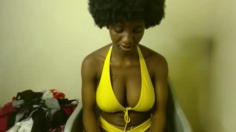 Snapshot of freaky_shamzzy chatting on 11-17-25, 06:57 shamika online show from 11-17-25, 06:57