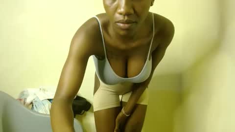 Snapshot of freaky_shamzzy chatting on 12-04-25, 01:48 shamika online show from 12-04-25, 01:48