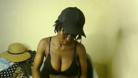Snapshot of freaky_shamzzy chatting on 12-04-25, 07:00 shamika online show from 12-04-25, 07:00