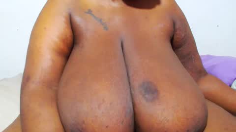 Snapshot of freakyboobsxx chatting on 01-07-25, 03:35 Kimmy online show from 01-07-25, 03:35