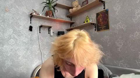 Snapshot of fred_bucks chatting on 03-06-26, 08:22 fred bucks online show from 03-06-26, 08:22