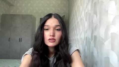 Mia online show from 06-13-26, 05:05