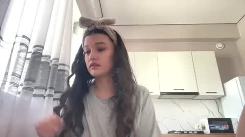 Mia online show from 06-24-26, 05:06