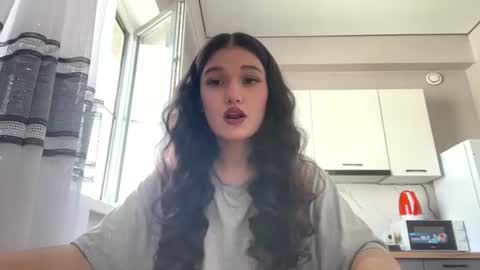 Mia online show from 07-04-26, 05:13
