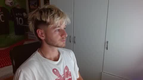 Snapshot of freddy_star chatting on 11-03-25, 11:33 Frederick Perin online show from 11-03-25, 11:33