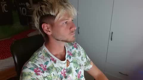 Snapshot of freddy_star chatting on 11-14-25, 02:16 Frederick Perin online show from 11-14-25, 02:16