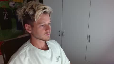 Snapshot of freddy_star chatting on 11-17-25, 01:17 Frederick Perin online show from 11-17-25, 01:17