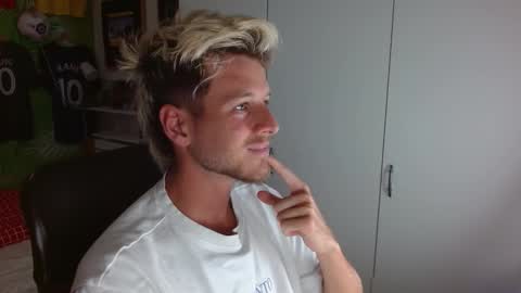 Snapshot of freddy_star chatting on 11-18-25, 09:52 Frederick Perin online show from 11-18-25, 09:52