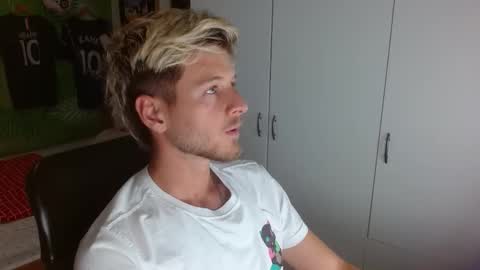 Snapshot of freddy_star chatting on 11-20-25, 08:08 Frederick Perin online show from 11-20-25, 08:08