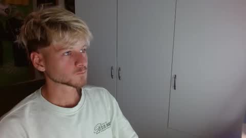 Snapshot of freddy_star chatting on 11-21-25, 01:54 Frederick Perin online show from 11-21-25, 01:54