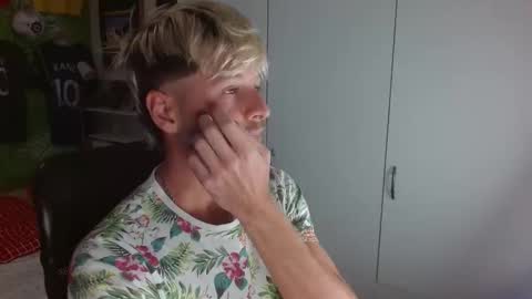 Snapshot of freddy_star chatting on 11-22-25, 12:04 Frederick Perin online show from 11-22-25, 12:04