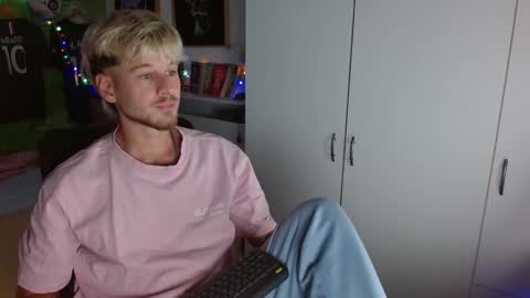 Snapshot of freddy_star chatting on 11-27-25, 10:12 Frederick Perin online show from 11-27-25, 10:12