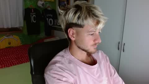 Snapshot of freddy_star chatting on 11-28-25, 12:08 Frederick Perin online show from 11-28-25, 12:08