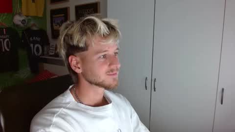 Snapshot of freddy_star chatting on 12-02-25, 01:00 Frederick Perin online show from 12-02-25, 01:00