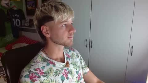 Snapshot of freddy_star chatting on 12-02-25, 01:39 Frederick Perin online show from 12-02-25, 01:39