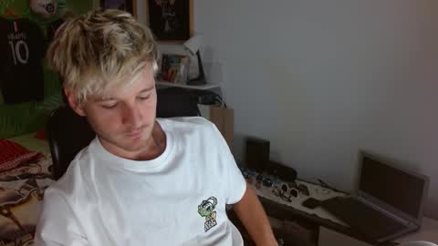 Snapshot of freddy_star chatting on 12-05-25, 01:42 Frederick Perin online show from 12-05-25, 01:42