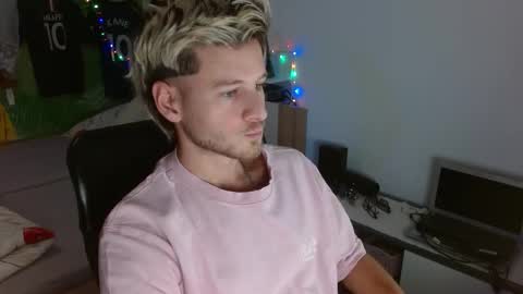 Snapshot of freddy_star chatting on 12-19-25, 12:34 Frederick Perin online show from 12-19-25, 12:34