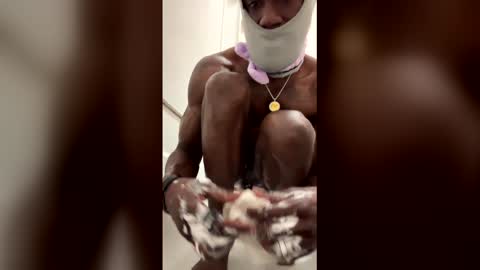 freddydufreak1 online show from 04-01-26, 05:08