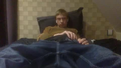 Snapshot of french59121 chatting on 12-14-25, 04:23 Antoine online show from 12-14-25, 04:23