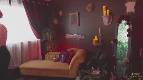 Louise or Lou 3 online show from 10-23-25, 01:43