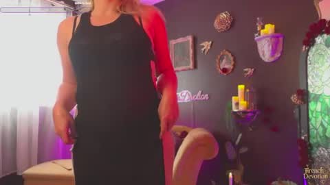 Snapshot of french_devotion chatting on 07-03-26, 01:17 Louise or Lou 3 online show from 07-03-26, 01:17