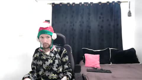 Snapshot of frenchroulette chatting on 12-24-24, 11:38 Thomas y Sophia online show from 12-24-24, 11:38