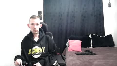 Snapshot of frenchroulette chatting on 01-04-25, 12:16 Thomas y Sophia online show from 01-04-25, 12:16
