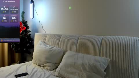 Snapshot of fresh_b1ood chatting on 01-05-25, 08:31 Alex or Andrzej online show from 01-05-25, 08:31